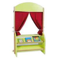 Théâtre de marionnettes en bois pour enfant dans une crèches